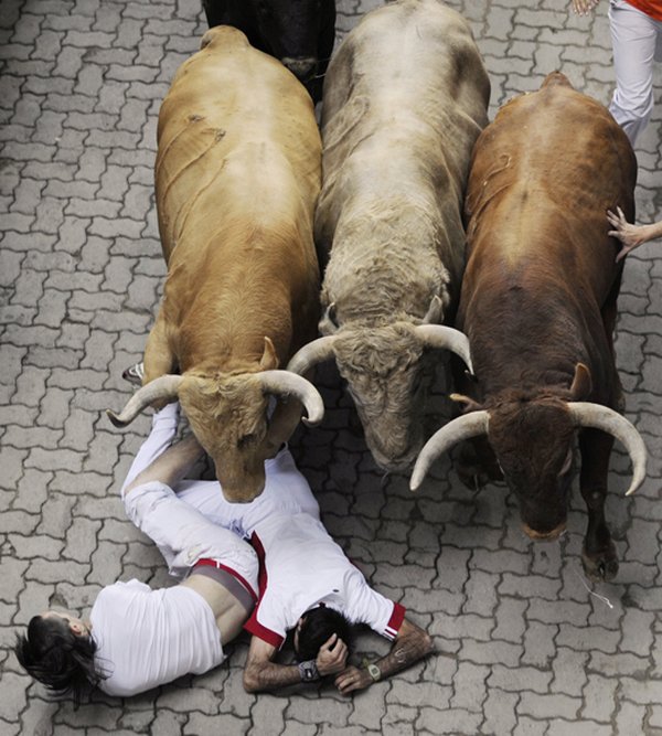 matador spain 21 Dramatic Moments When Matadors Get Gored by a Bull