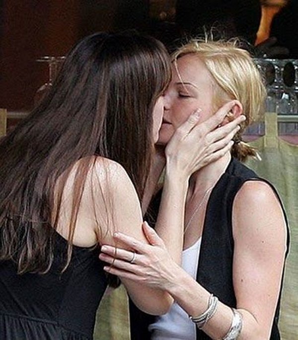 scandal kisses 12 Scandal Celebrities Kisses