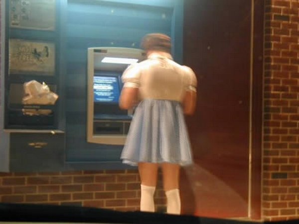 strange people at atm 03 10 Strangest People At ATMs 