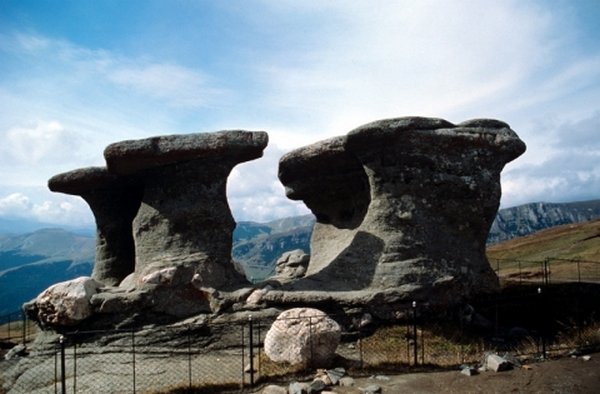 bizarre rock formations 12 13 Most Bizarre Rock Formations That Might Have Been Built By Ancient Aliens 