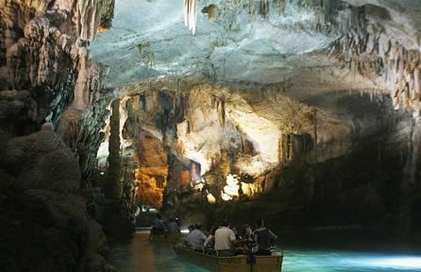 most beautiful caves in the world 09 Most Amazing Photos From Beautiful Caves Around The World