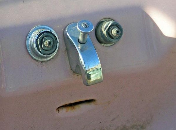10 faces in everyday objects 10 Top 10 Weird Faces in Everyday Objects