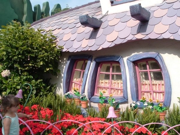 10 Amazing Houses Inspired By Favorite Cartoons