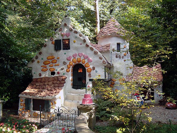 fairytales houses 04 Beautiful Fairy Tales House Designs