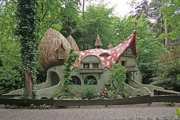 fairytales houses 11 Beautiful Fairy Tales House Designs