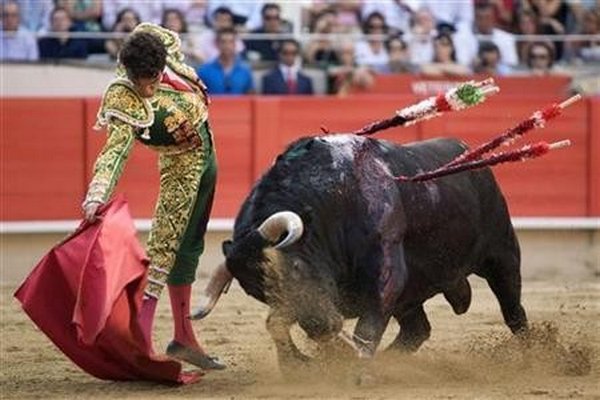 matador spain 06 Dramatic Moments When Matadors Get Gored by a Bull