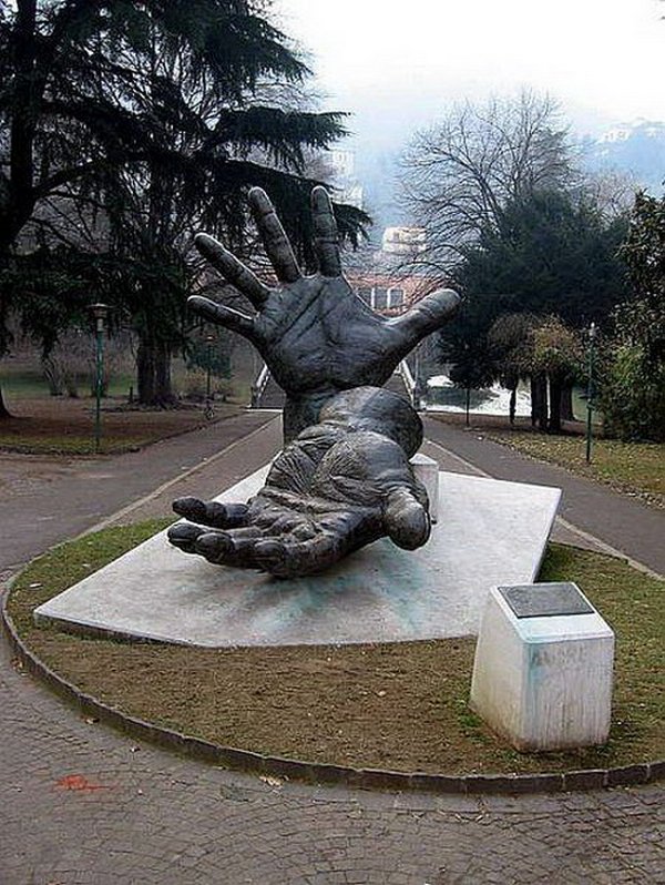 statues 24 35 Unexplainable Statues Throughout The World 
