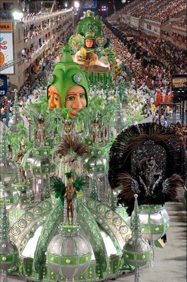carnival rio de janeiro 08 Brazils Carnival Madness