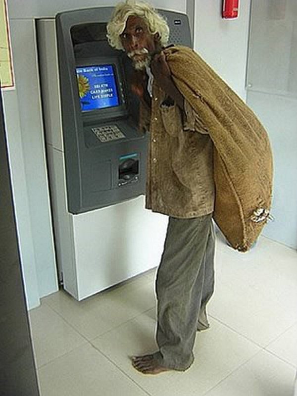 strange people at atm 10 10 Strangest People At ATMs 