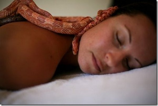 snake message 04 Refreshing Snake Massage In Israel