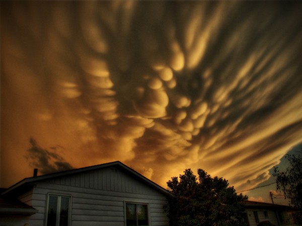 insane cloud formations from around the world 01 Top 10 Insane Cloud Formations From Around The World