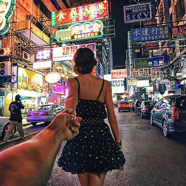 photographer follows his grrlfriend around the world 05 Photographer Follows His Girlfriend Around The World