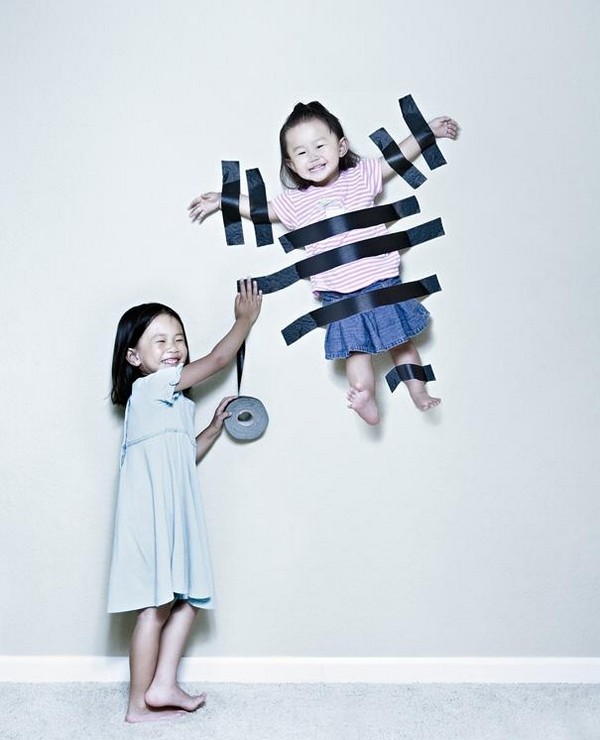 creative dad takes crazy photos of daughters 01 Creative Dad Takes Crazy Photos Of Daughters