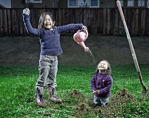 creative dad takes crazy photos of daughters 05 Creative Dad Takes Crazy Photos Of Daughters