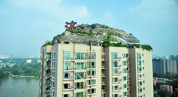 professor builds illegal mountain villa 03 Unbelievably   IIllegal Mountain Villa Atop 26 Story Building